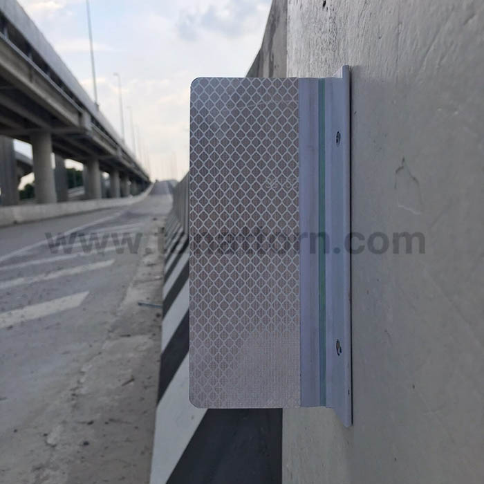 PD เป้าล้มลุก ขาว