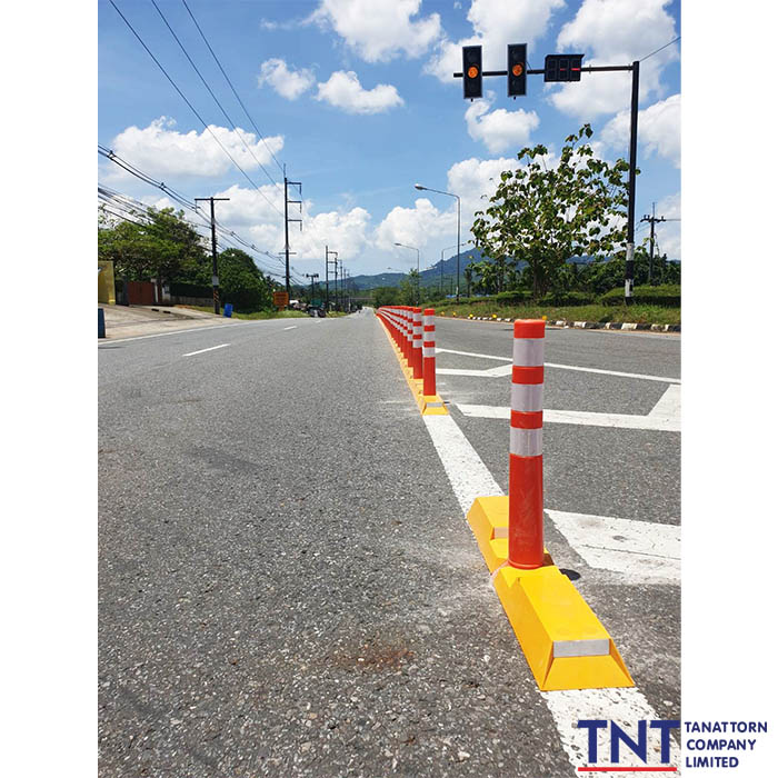 traffic pole with curb - ex2